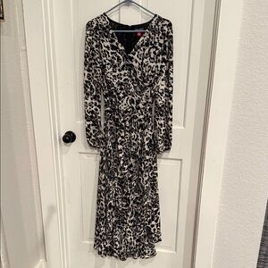 Vince Camuto Black and Cream Animal Print Long Sleeve Dress